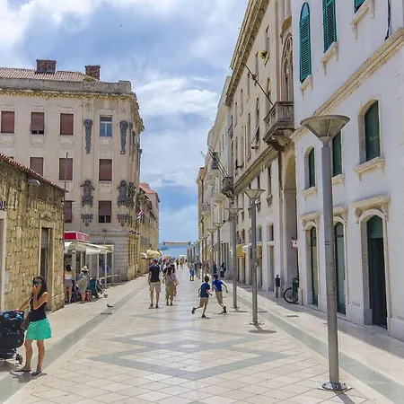 Light アパート *